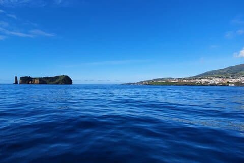 ヴィラ・フランカ・ド・カンポ島を巡るボート旅行