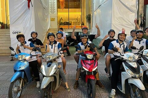 Motorcykel mat tur i Saigon ekte lokale smaker