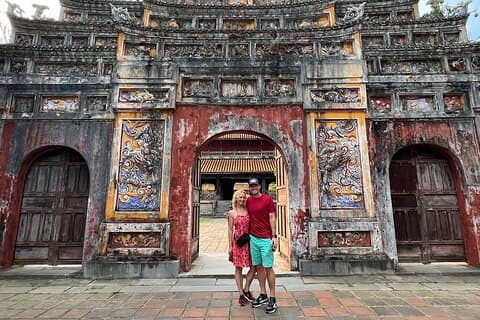 Hue Imperial City Tour met kleine groep met graf en lokale markt