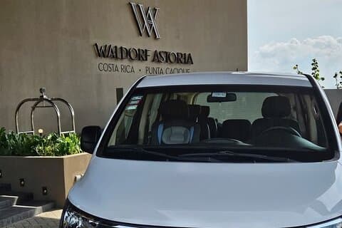 Privévervoer van de luchthaven van Liberia naar het Waldorf Astoria Hotel