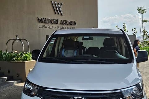 Trasporto privato dall'aeroporto di Liberia all'hotel Waldorf Astoria.