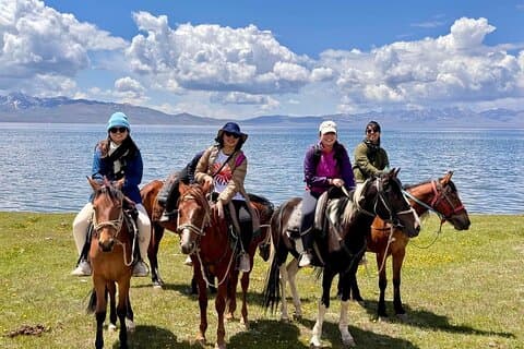Excursão de 3 dias a cavalo para Song Kul Lake