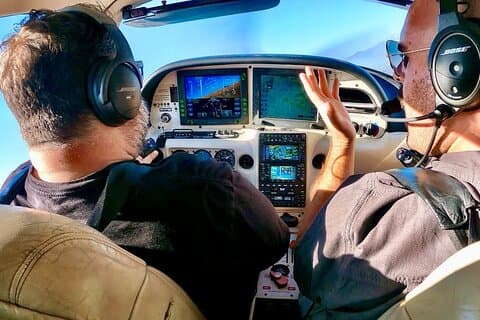 Vuela un avión real con instructor No se necesita experiencia