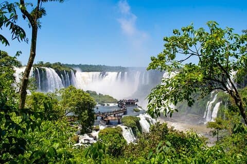 Gedeelde Braziliaanse watervallen ervaring met Bird Park