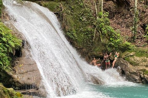 Blue Hole og River Rapids