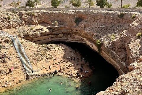 Immergiti nella natura dell'Oman Wadi Shaab e Esplorazione delle buche