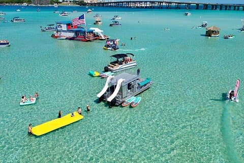 Privater Crab Island Slide Pontoon Charter mit Toilette (bis zu 12)