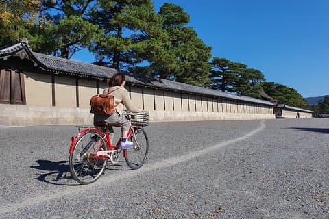 Descubre Kioto en bicicleta: auténtico tour de medio día