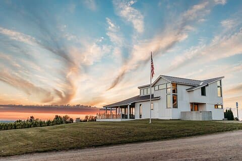 MOVIE STARS NON-BUS Traverse Leelanau Afternoon Sunset Wine Tour