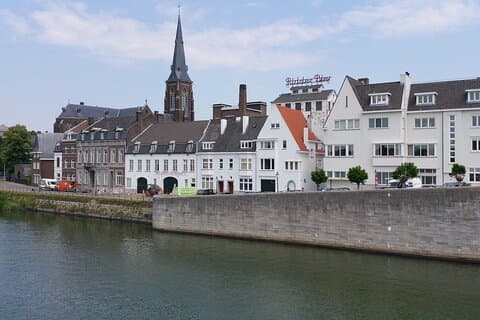 Visita guiada privada a pie de Maastricht con un guía local
