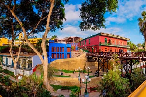 Magic Water Park und das Künstlerviertel Barranco