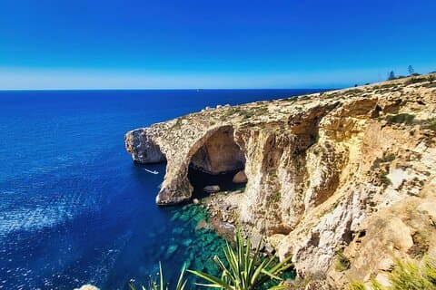 Malta Private Tour at Blue Grotto, Mdina and Ħaġar Qim
