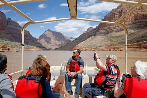 Grand Canyon West Plane, helikopter, båt med Skywalk som tillval