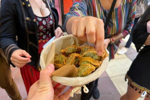 Leuke oude stad & lokale markt Food Tour met 10 authentieke proeverijen