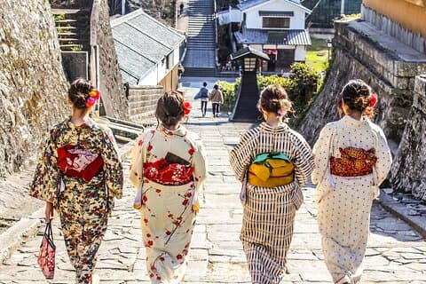 Kimono Walk och Tea ceremooy och sake i historiska Kitsuki slott