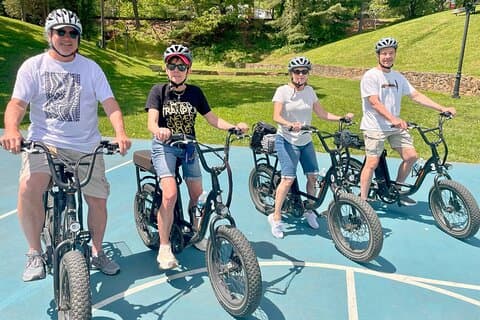Geführte Asheville E-Bike-Tour zu Flusskunst, Bergen und Wandmalereien