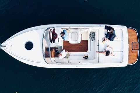 Jasi Como Lake Boat Tours