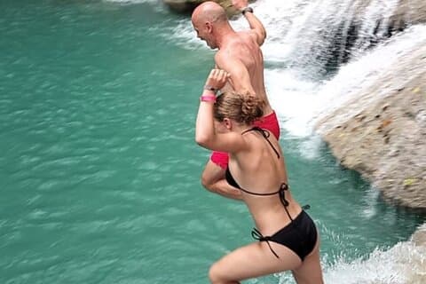 Blue Hole, River Tubing en lunch vanuit Montego Bay en Falmouth