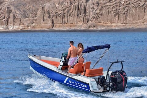 Ganztagesmiete in Santorini mit Saxdor Luxury Boat