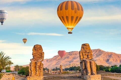 Luxor soloppgang varmluftballongtur over gamle monumenter