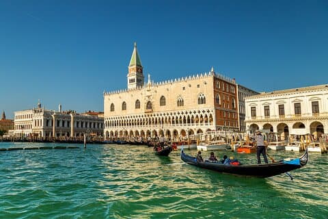Doge's Palace Guided Tour with Gondola Ride in Venice