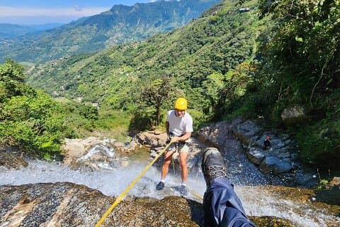 Rappelling em Cocorna