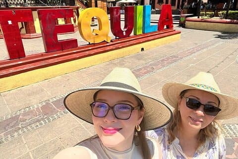 Privétour naar Tequila: ambachtelijke distilleerderij en agavevelden