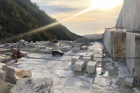 Excursão privada de Carrara Marble Quarries com aperitivo no pôr do sol