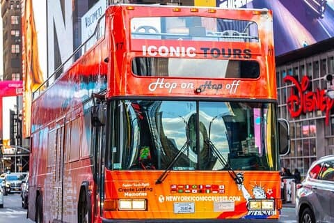 NYC Night Bus Sightseeing Tour med Frihedsgudinden Cruise