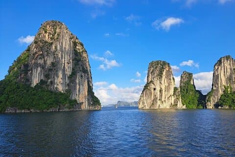 Fra Halong Bay: Privat 4-timers krydstogt til top naturskønne højdepunkter