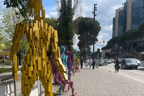 Relikvier av kommunismen i Tirana