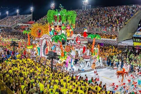 Parada no Carnaval do Rio com traje e transferência de ida e volta