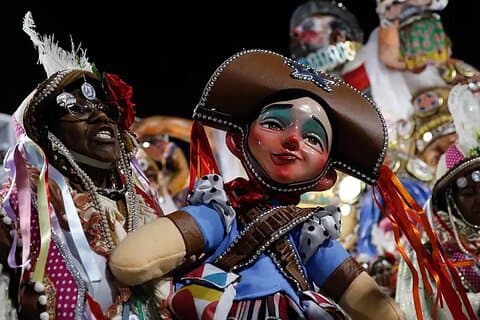 Esperienza in costume della parata di carnevale di Rio con trasferimento in hotel
