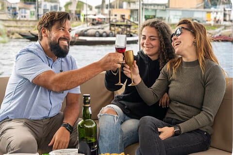 Port : 6 Bridges Cruise, local wine with Sunset Option