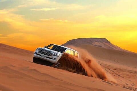 Dubai Dunes Safari mit Quad Bike, Kamelritt, Abendessen und Show