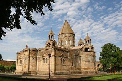 Entdecken Sie Armenien ab Tiflis 2 Tage Eriwan und Tour plus Hotel