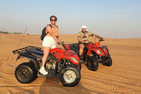Safari por la noche en el desierto con cena de barbacoa y Quad Bike de 30 min