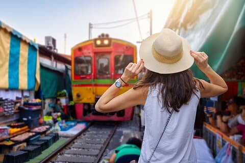 Bangkok Private Day : Marché flottant, marché aux trains et ferme aux noix de coco