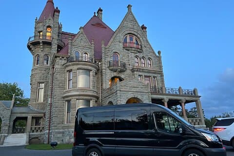Private Tour of Gorgeous Victoria and to Butchart Gardens! (4 hr)