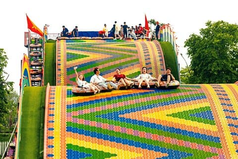 Kleurrijke Rainbow Slide ervaring