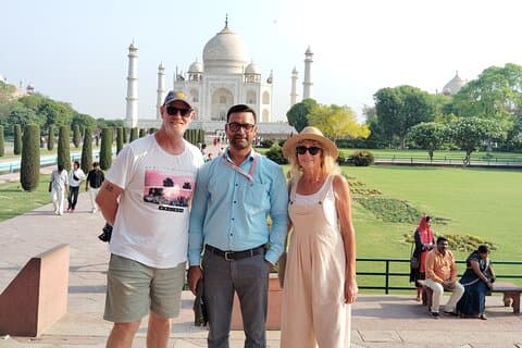Tour privado no mesmo dia: Hotéis em Agra Fort & Mathura Vrindavan