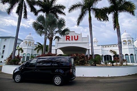 Transporte privado de RIU hasta Arenal - Servicio Premium VIP