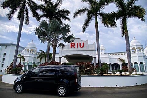 RIUホテルへのプライベートトランスポートアレナル-プレミアムサービスVIP