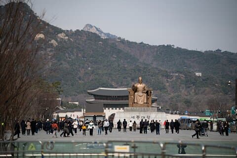 Gwanghwamun Tour l 120 minutes to Understand Local Korean Society