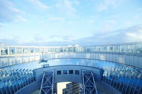 Entrada al edificio del cielo de Umeda y al Observatorio Kuchu Teien