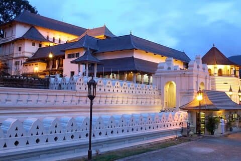 Kandy City Tour og naturskøn transfer til Ella fra Sigiriya