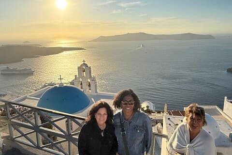 Private Luxustour durch Santorini – Sonnenuntergang, Wein & versteckte Edelsteine