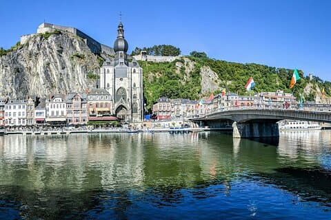 Excursão privada de carro de luxo de Bruxelas a Dinant