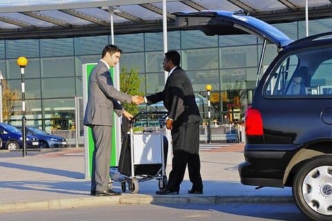 Dubai Airport Privé Aankomst en vertrek transfer dubai stad