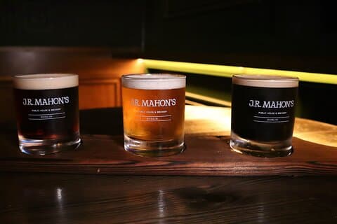 Tour di degustazione di birra di J.R Mahon ispirato alla narrazione irlandese